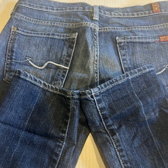 7FAM Classic Blue Denim straifht leg Jeans w multiple pockets and zipper front - Picture 9 of 11